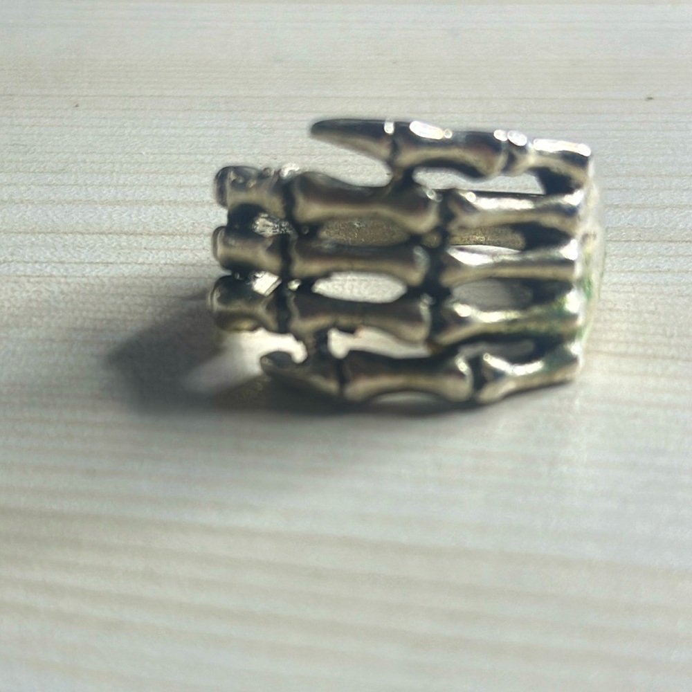 SKELETON HAND RING